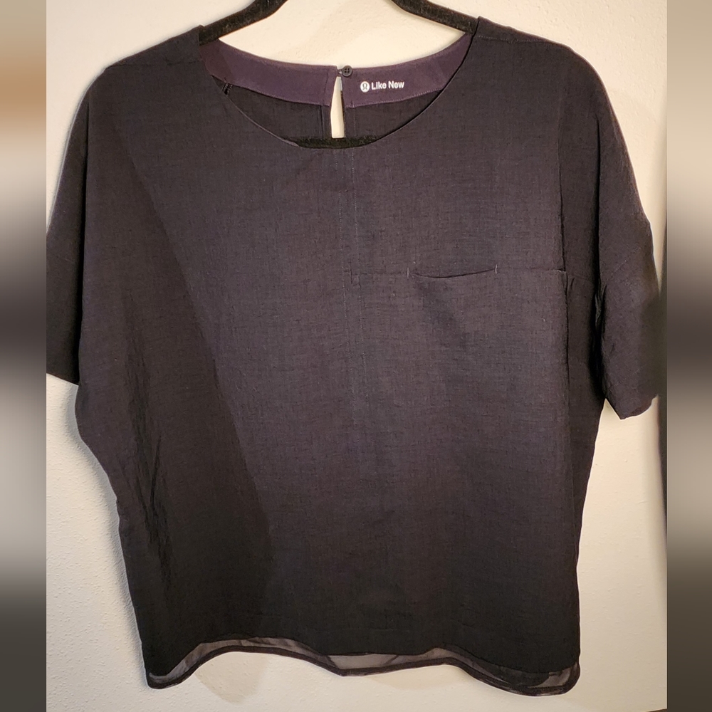 Like New Lululemon shift in time women's 4 short sleeves.
